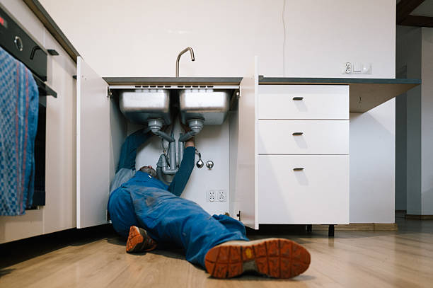 Professional Leak Detection technician working in Long Island, ME